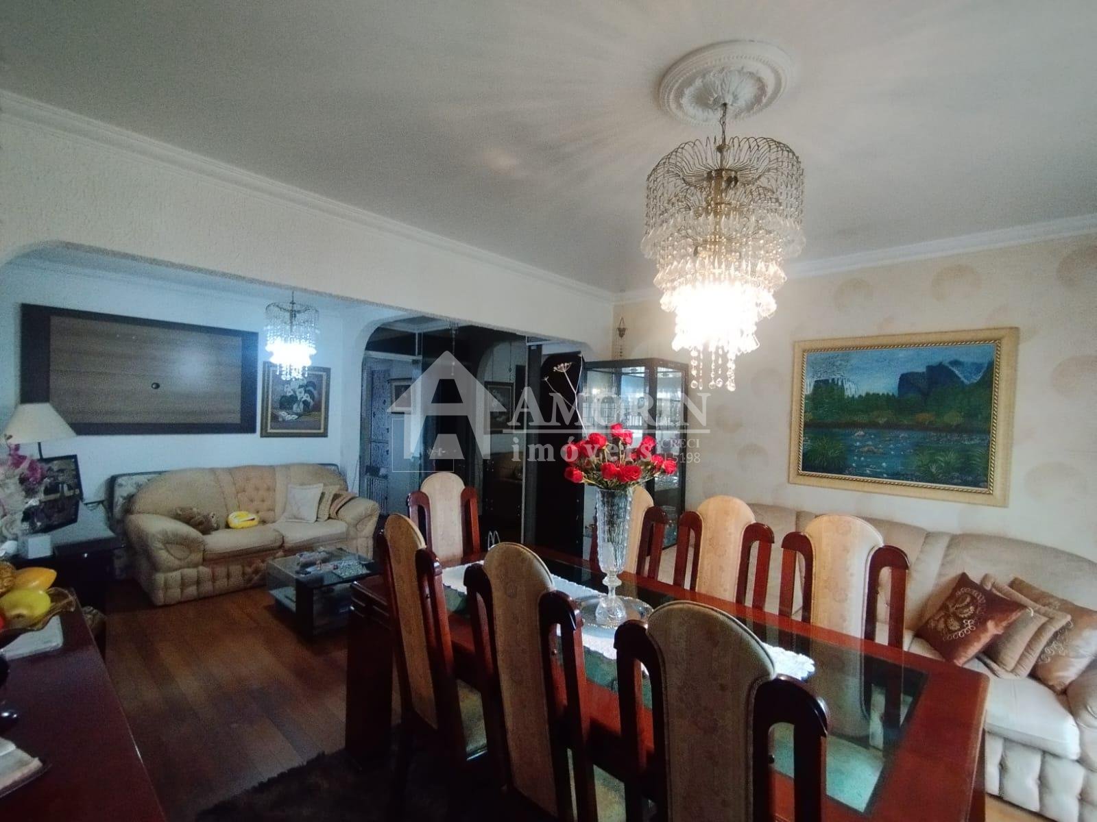 Casa à Venda no Bairro Xaxim, Curitiba  3 Quartos, Suíte e Chu...