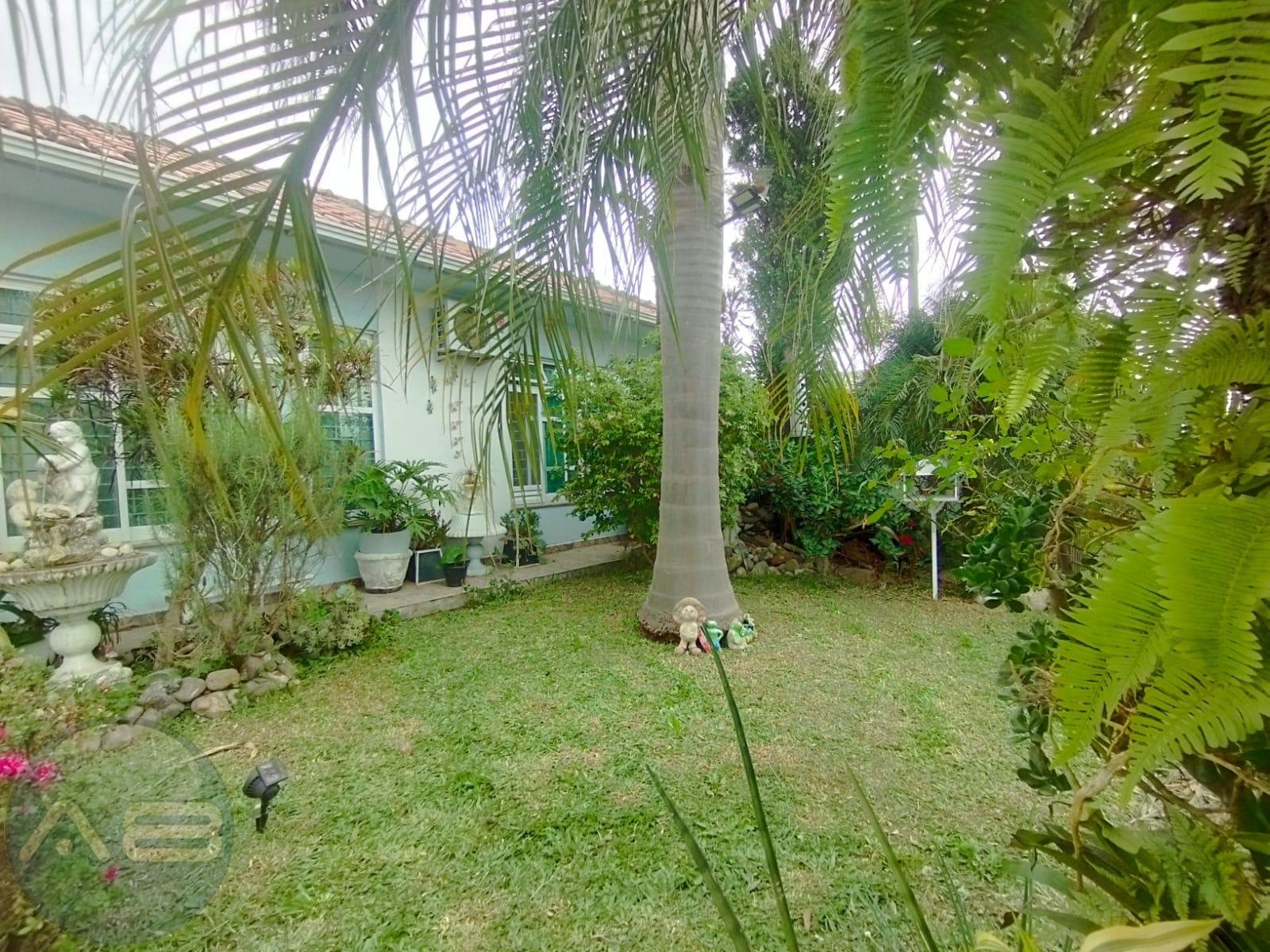 Casa à Venda no Bairro Xaxim, Curitiba  3 Quartos, Suíte e Chu...