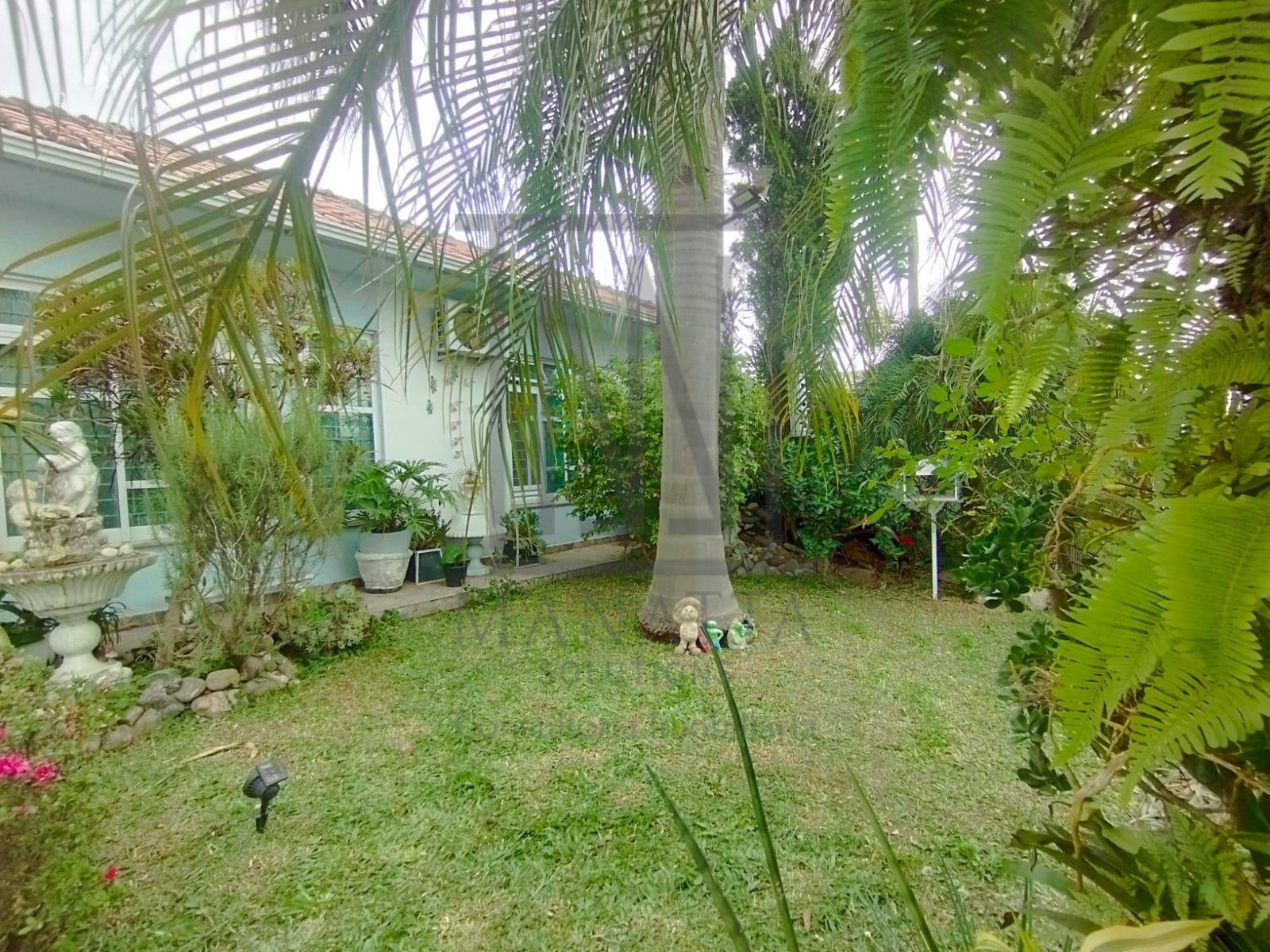 Casa à Venda no Bairro Xaxim, Curitiba  3 Quartos, Suíte e Chu...