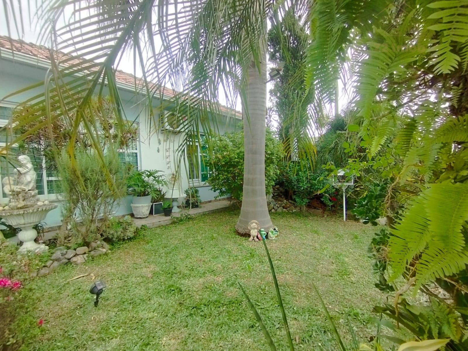 Casa à Venda no Bairro Xaxim, Curitiba  3 Quartos, Suíte e Chu...