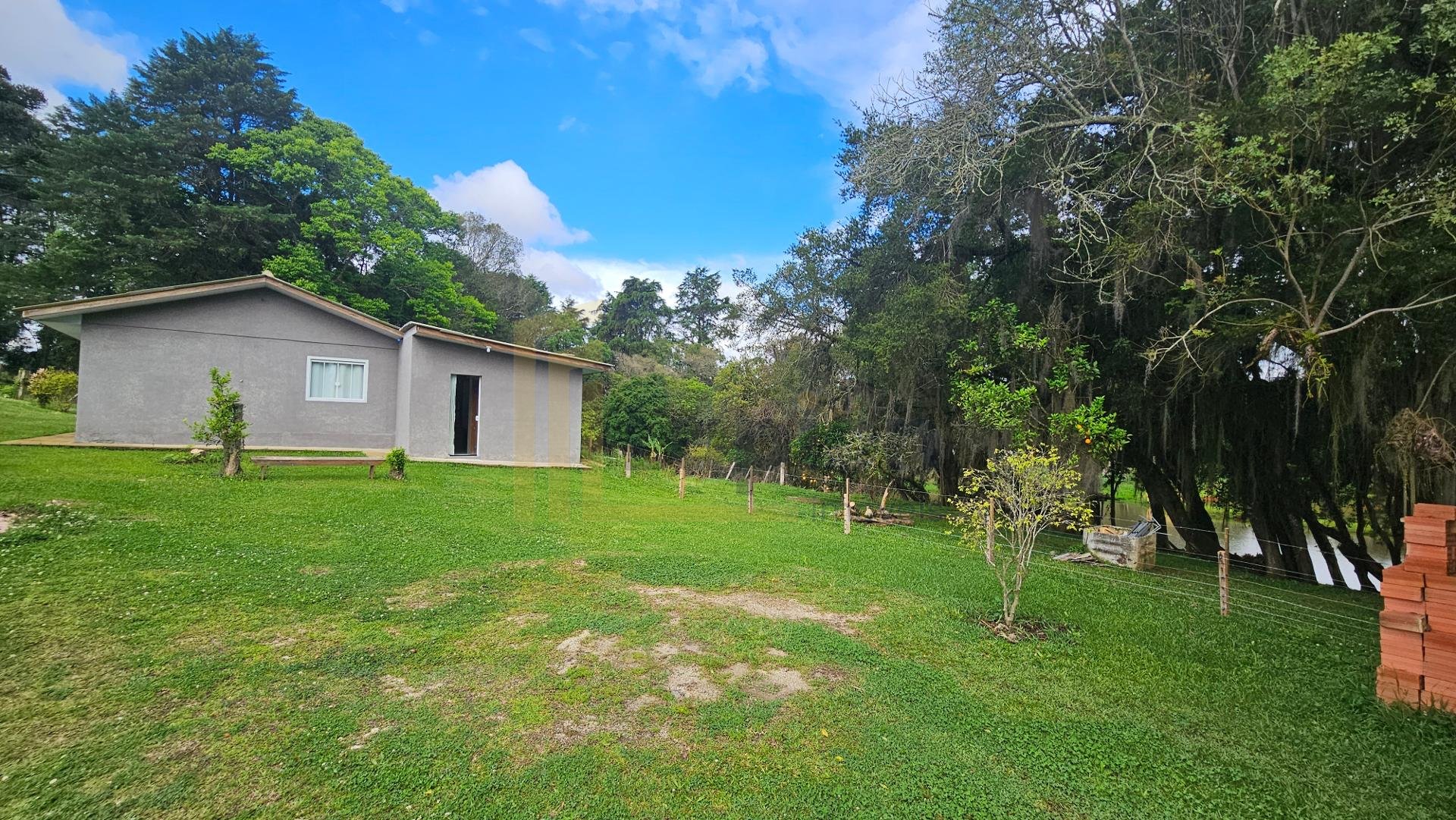 Chácara com 29.328,08m , com 2 casas, 4 tanques de peixes, em ...