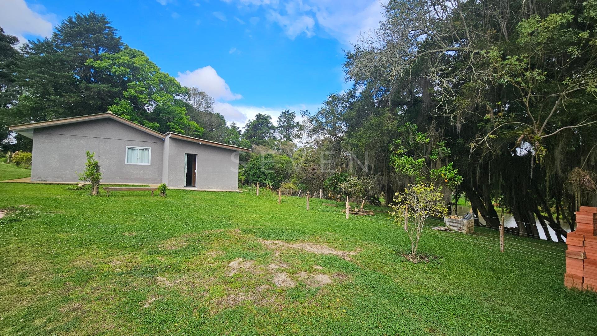 Chácara com 29.328,08m , com 2 casas, 4 tanques de peixes, em ...