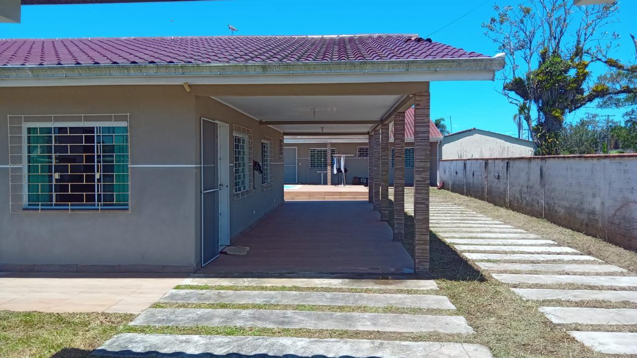 Duas casas no mesmo terreno com piscina e área gourmet, a 700m...