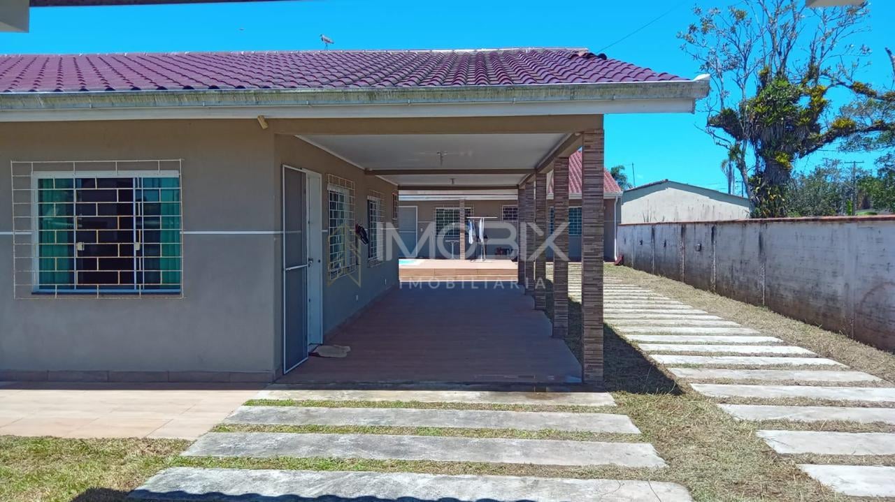 Duas casas no mesmo terreno com piscina e área gourmet, a 700m...