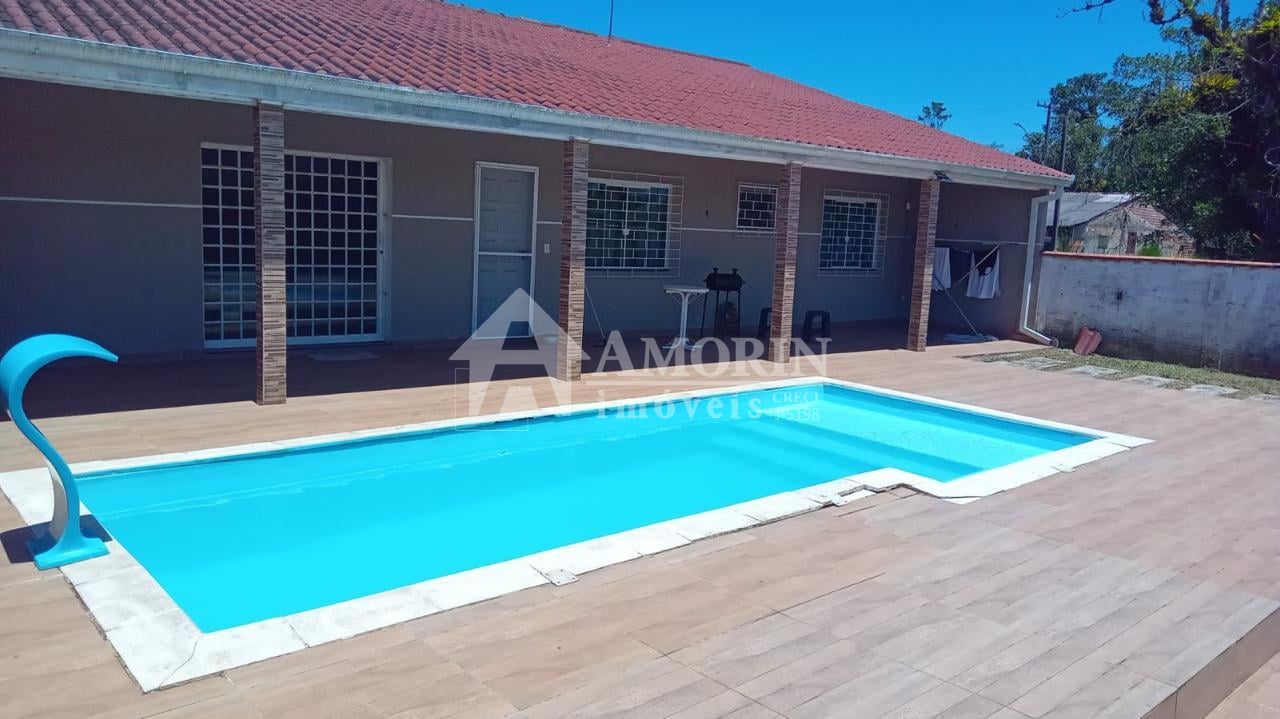 Duas casas no mesmo terreno com piscina e área gourmet, a 700m...