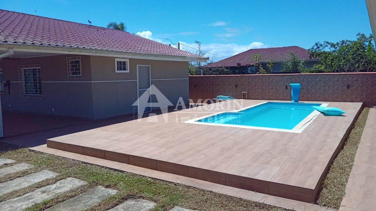 Duas casas no mesmo terreno com piscina e área gourmet, a 700m...