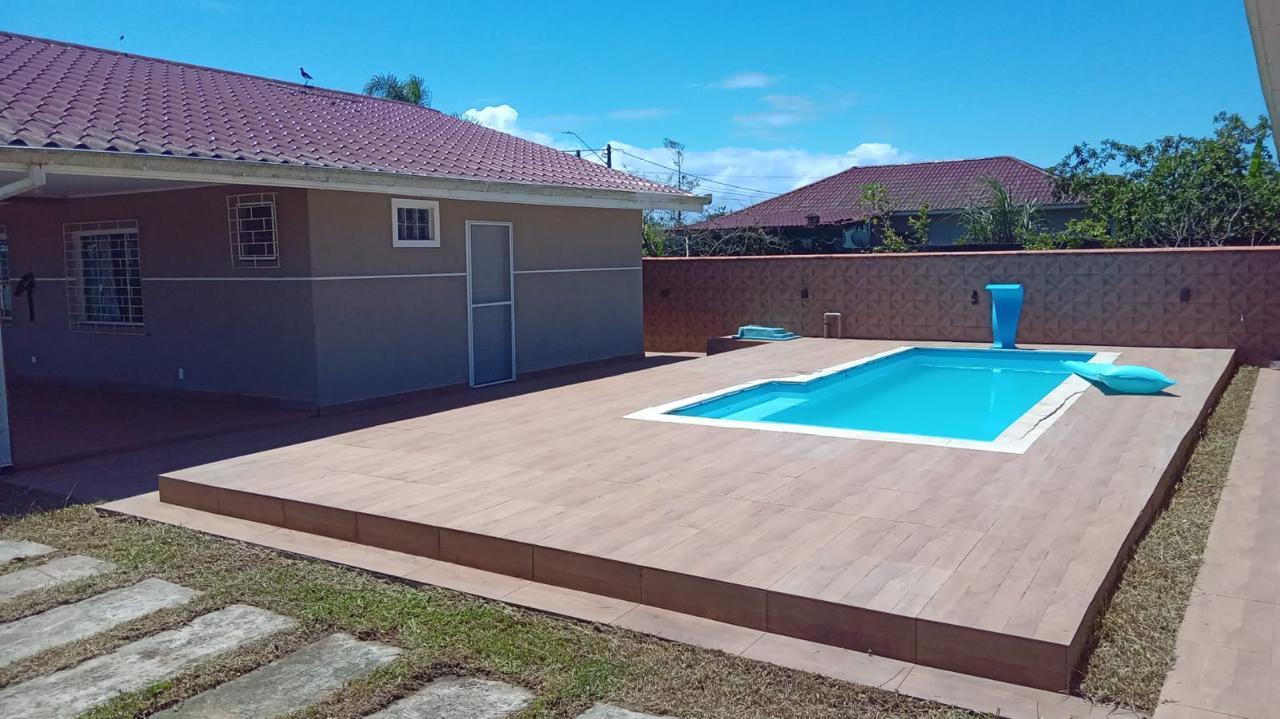 Duas casas no mesmo terreno com piscina e área gourmet, a 700m...