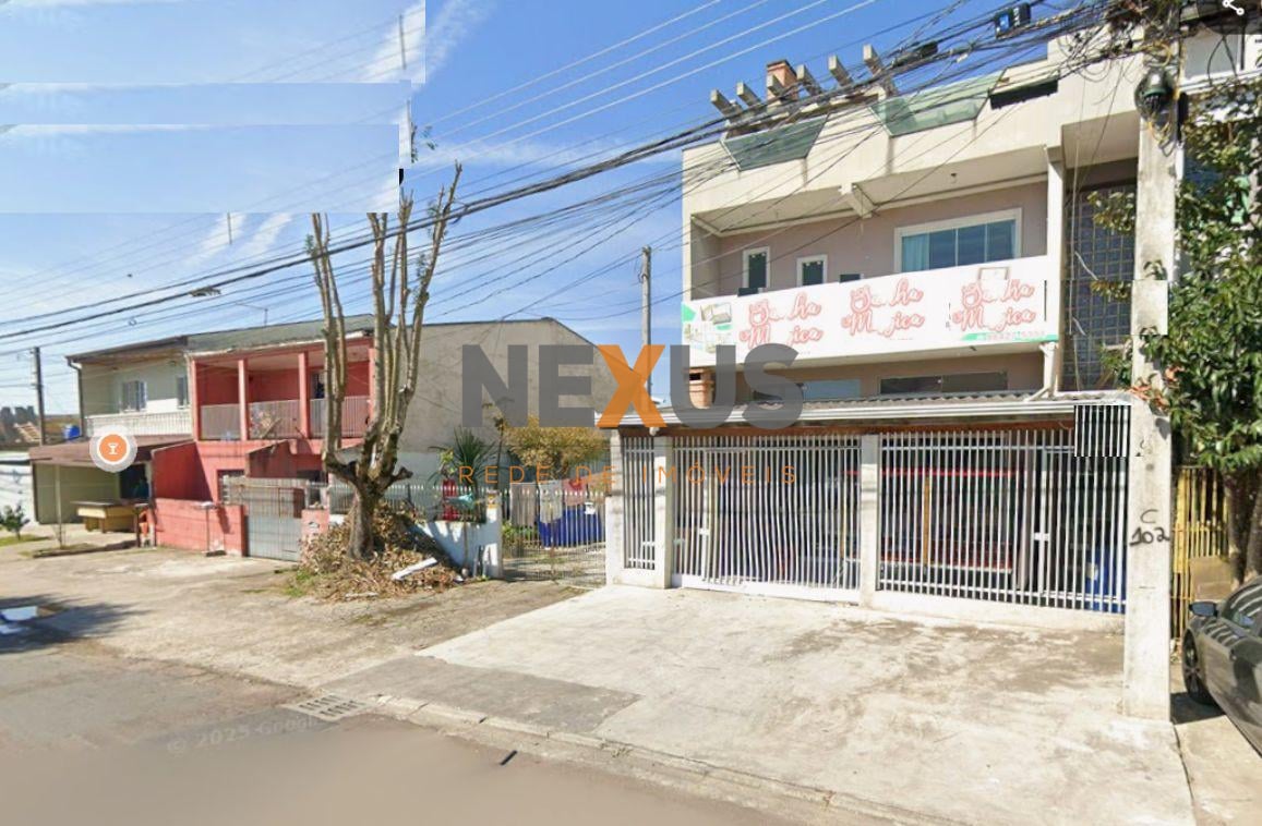Sobrado Triplex Comercial com Renda, Suíte com Banheira e Área...