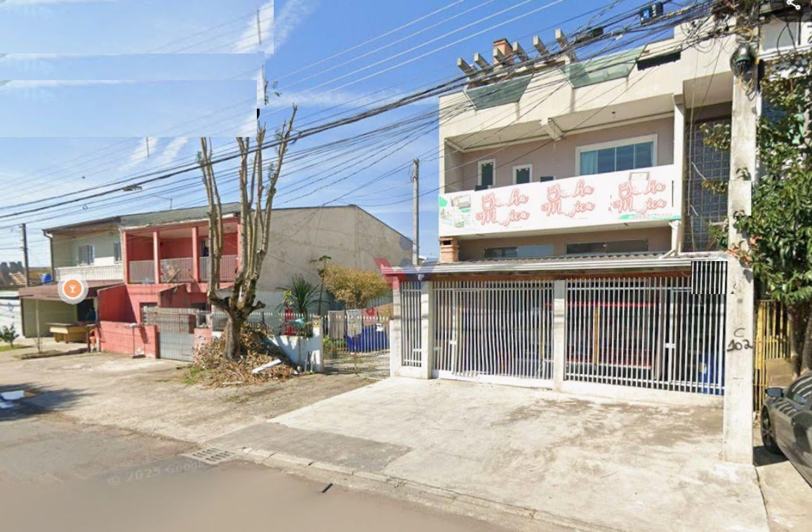 Sobrado Triplex Comercial com Renda, Suíte com Banheira e Área...