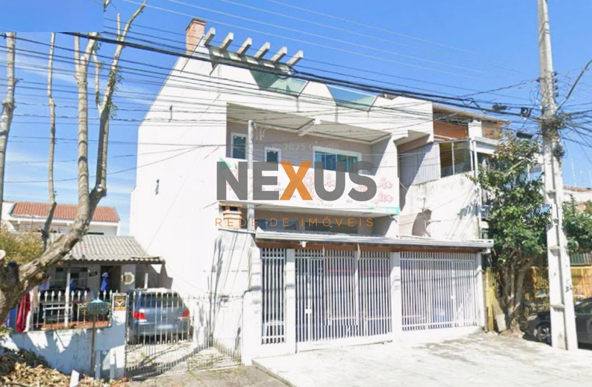 Sobrado Triplex Comercial com Renda, Suíte com Banheira e Área...