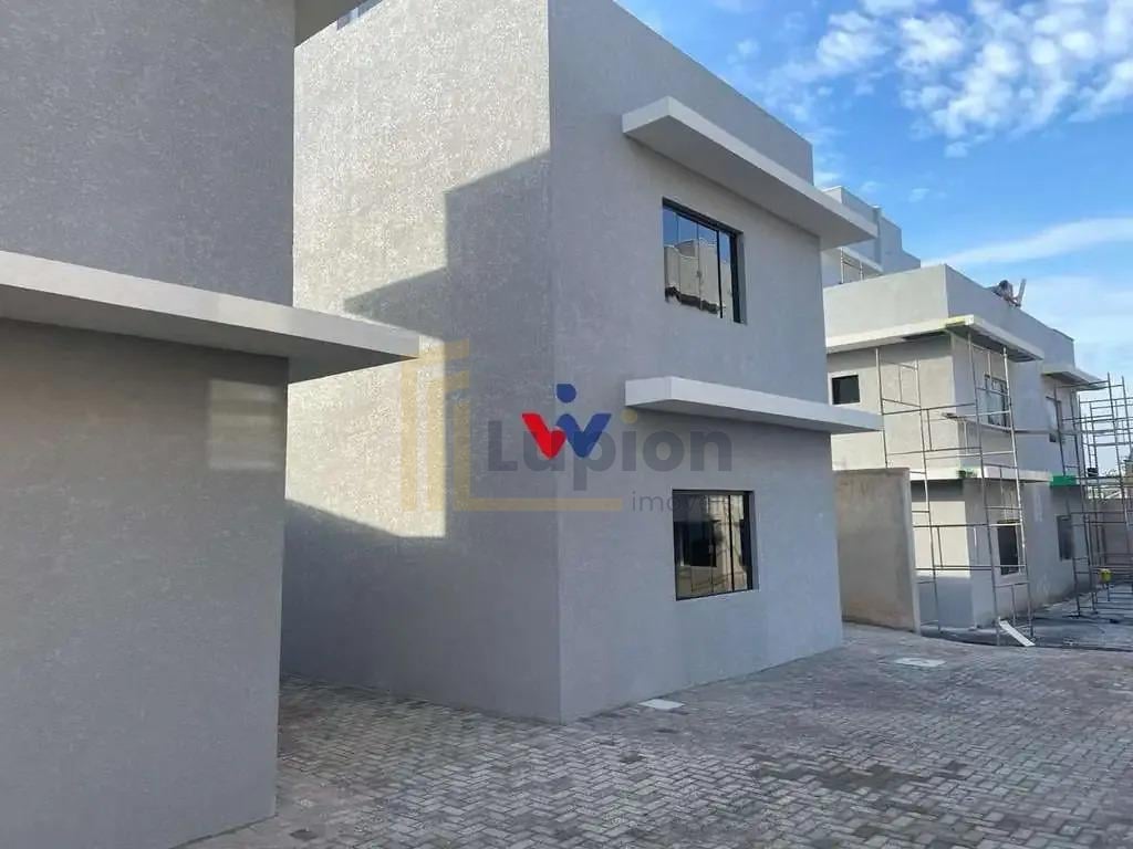 Sobrados triplex novos no hauer, 3 quartos, suíte, terraço e 2...