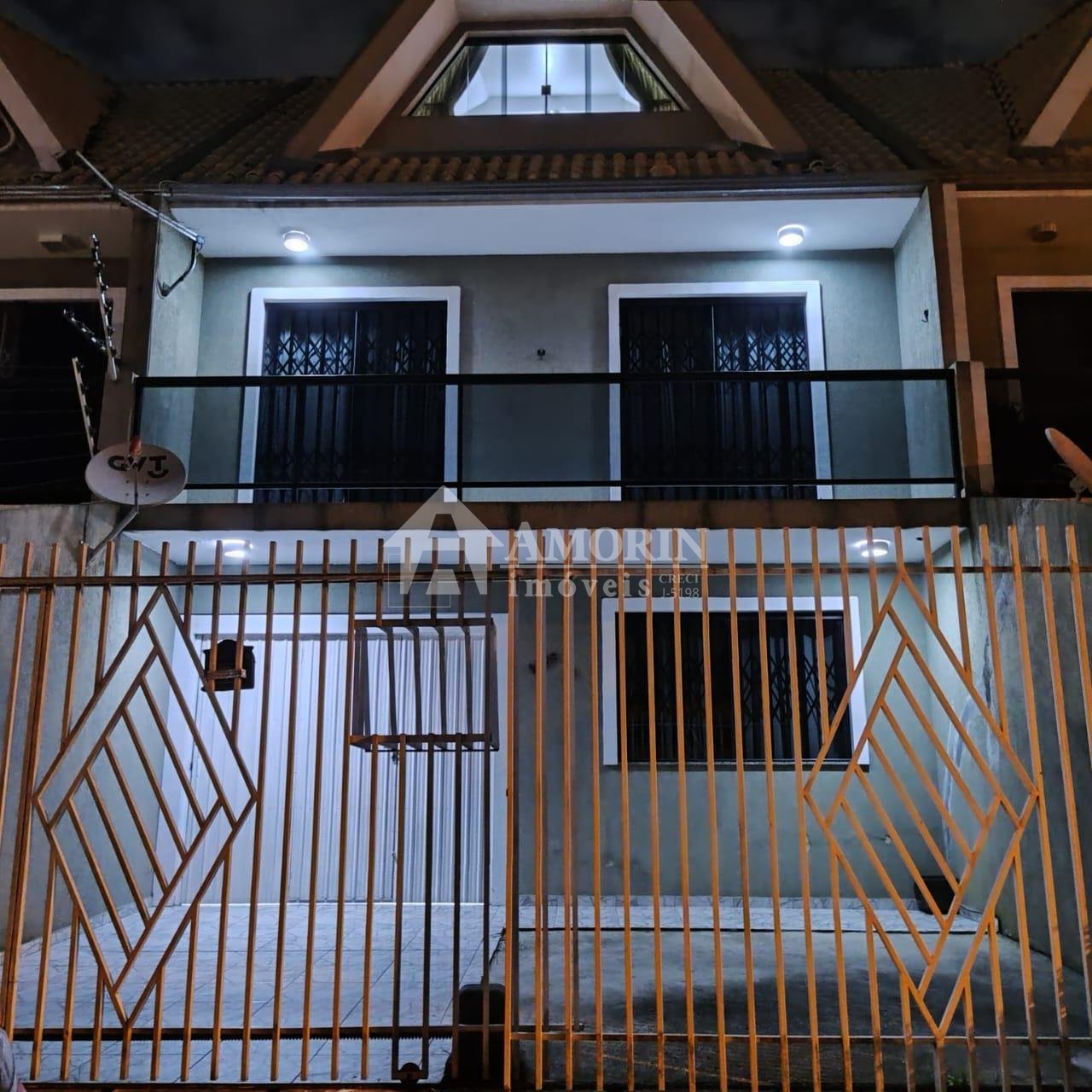 Sobrado Triplex no Capão Raso  3 Quartos, Ático Amplo, Mobilia...