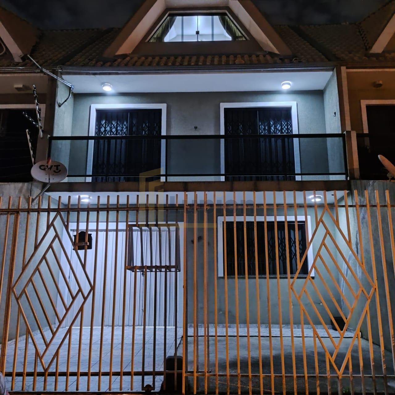 Sobrado Triplex no Capão Raso  3 Quartos, Ático Amplo, Mobilia...