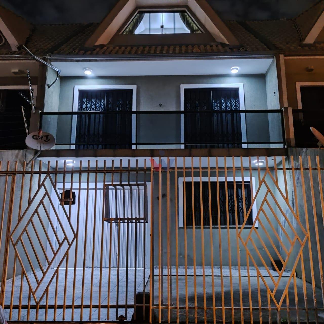 Sobrado Triplex no Capão Raso  3 Quartos, Ático Amplo, Mobilia...