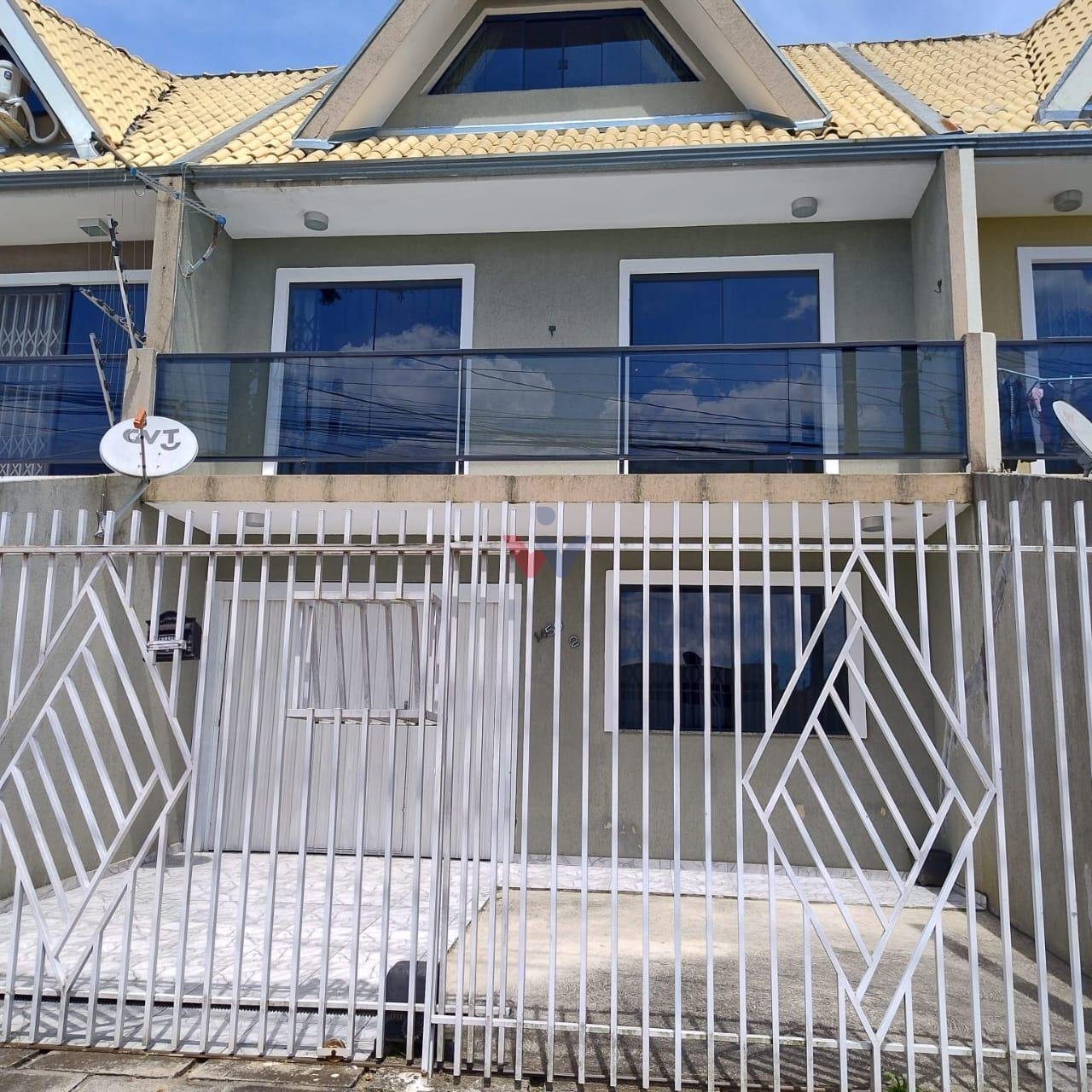 Sobrado Triplex no Capão Raso  3 Quartos, Ático Amplo, Mobilia...