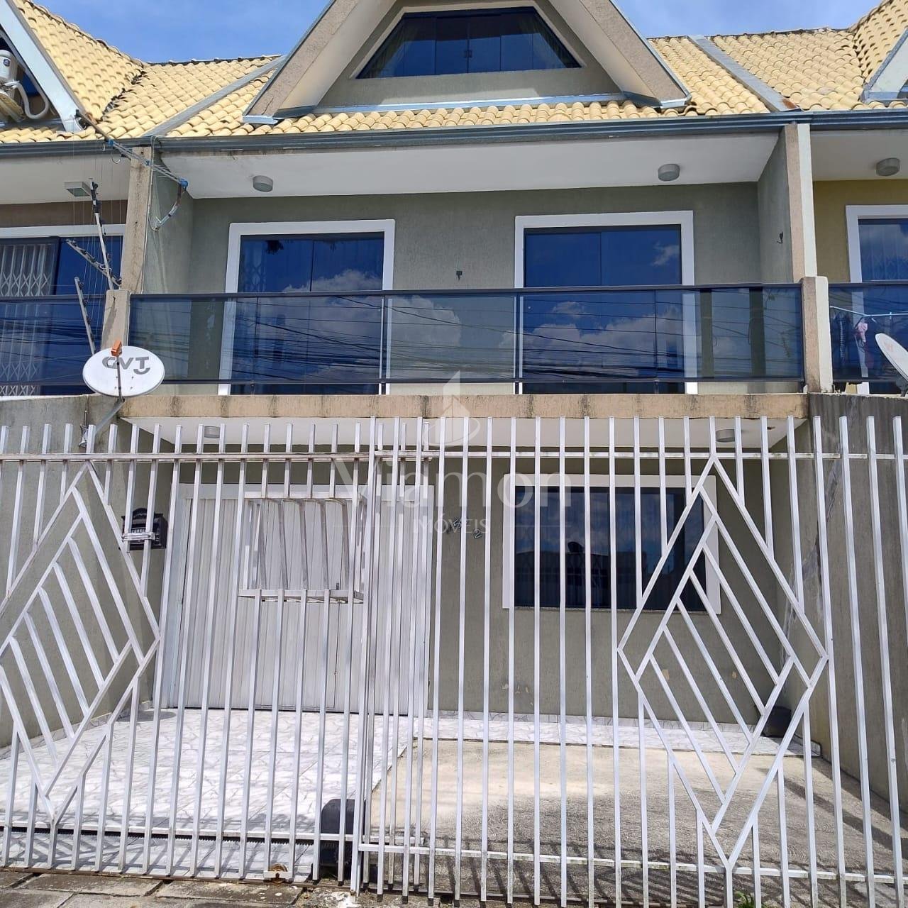 Sobrado Triplex no Capão Raso  3 Quartos, Ático Amplo, Mobilia...