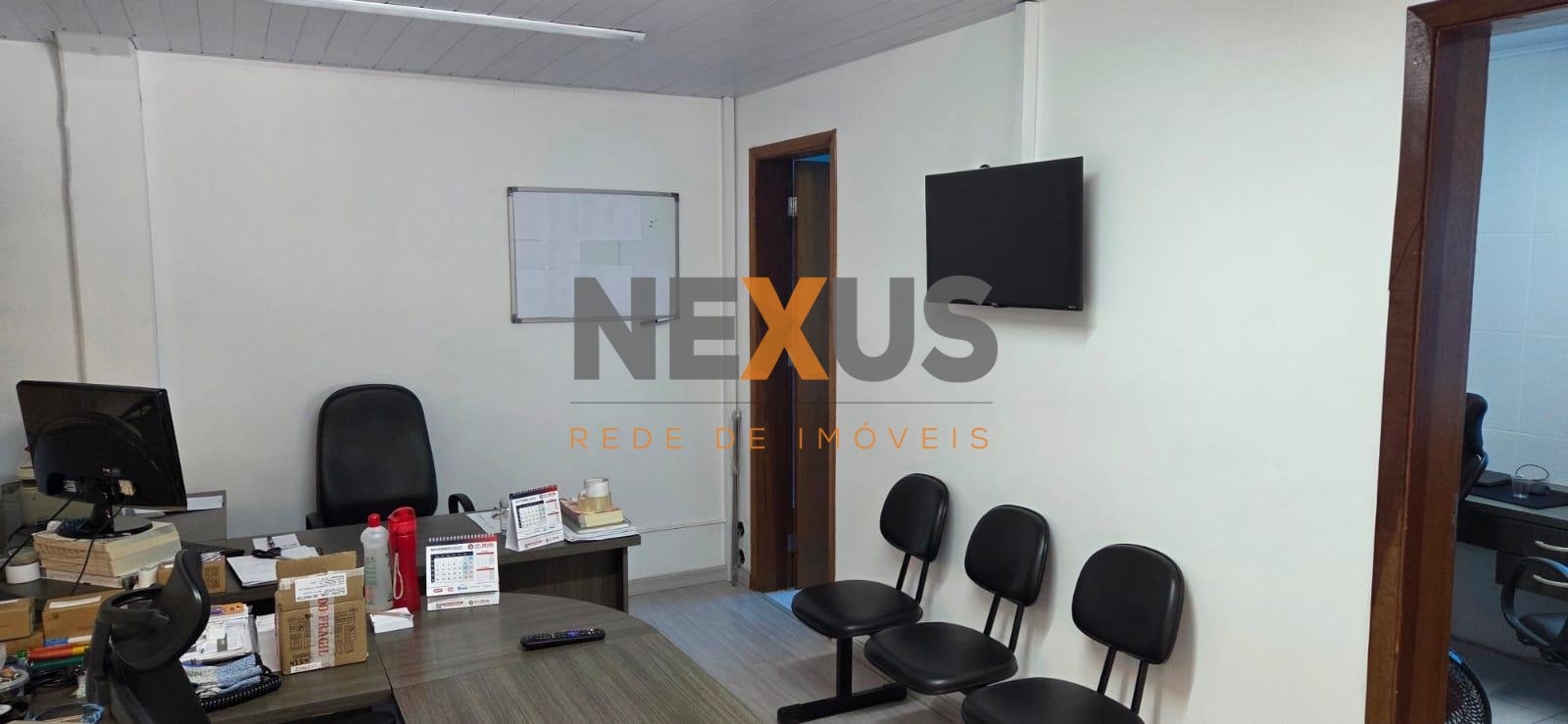 Barracão no CIC com 240 m , terreno de 480 m , pé-direito alto...