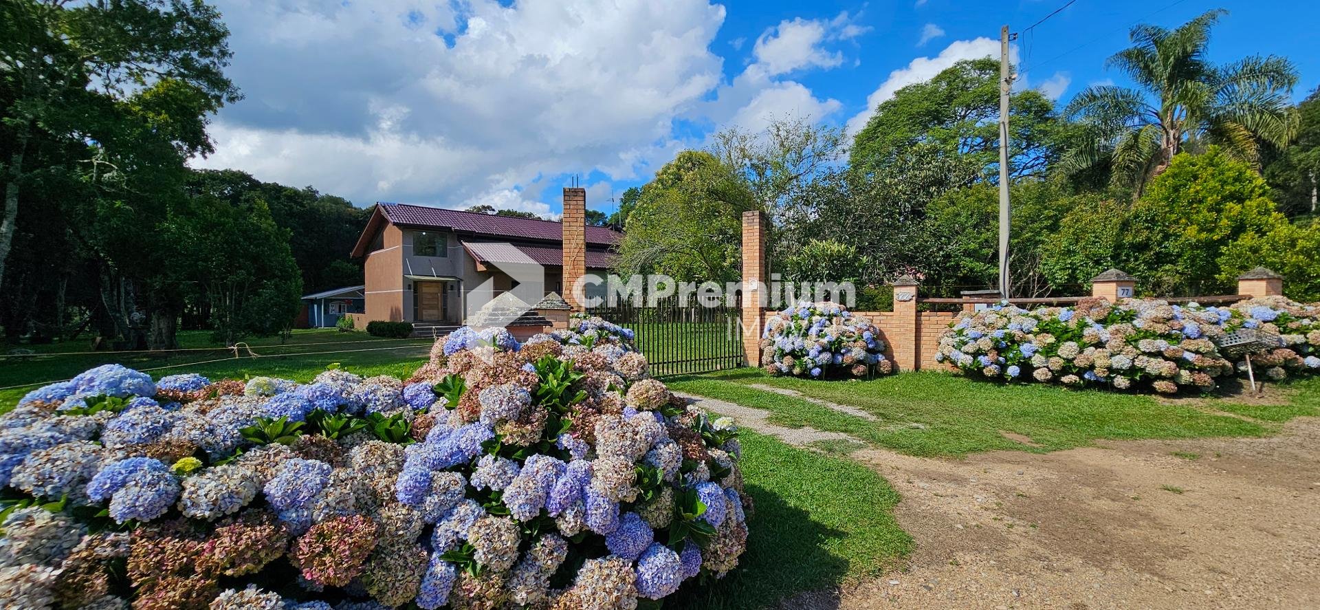 Excelente chácara em condomínio, plana, 03 suítes e piscina. S...