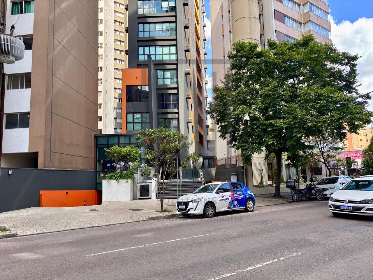 Sala Comercial no Champagnat com Batel  32m , 1 Vaga, Pronta p...