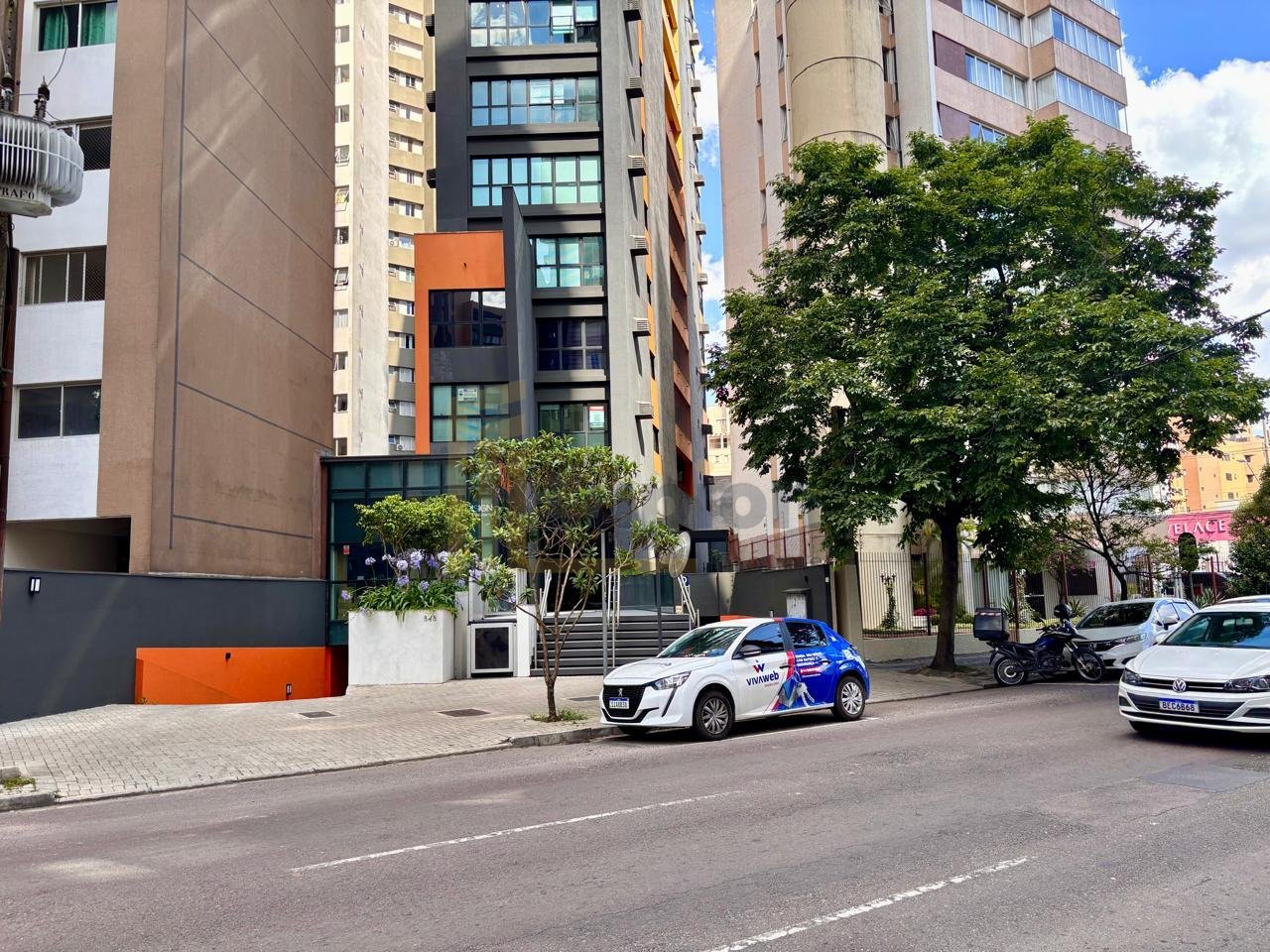 Sala Comercial no Champagnat com Batel  32m , 1 Vaga, Pronta p...