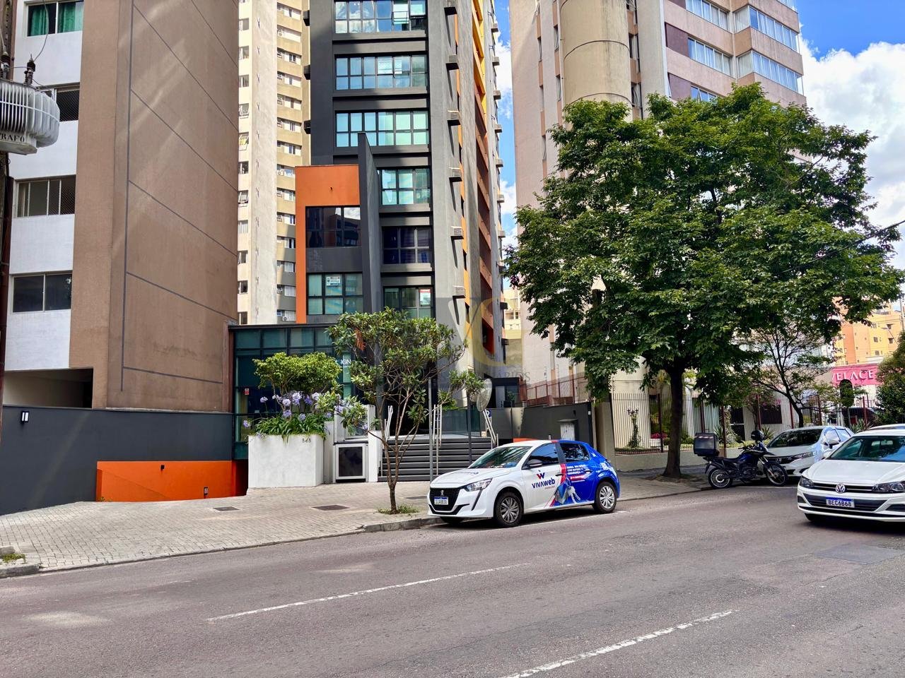 Sala Comercial no Champagnat com Batel  32m , 1 Vaga, Pronta p...