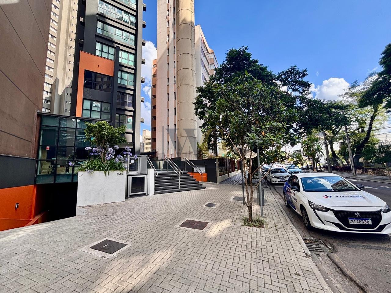 Sala Comercial no Champagnat com Batel  32m , 1 Vaga, Pronta p...