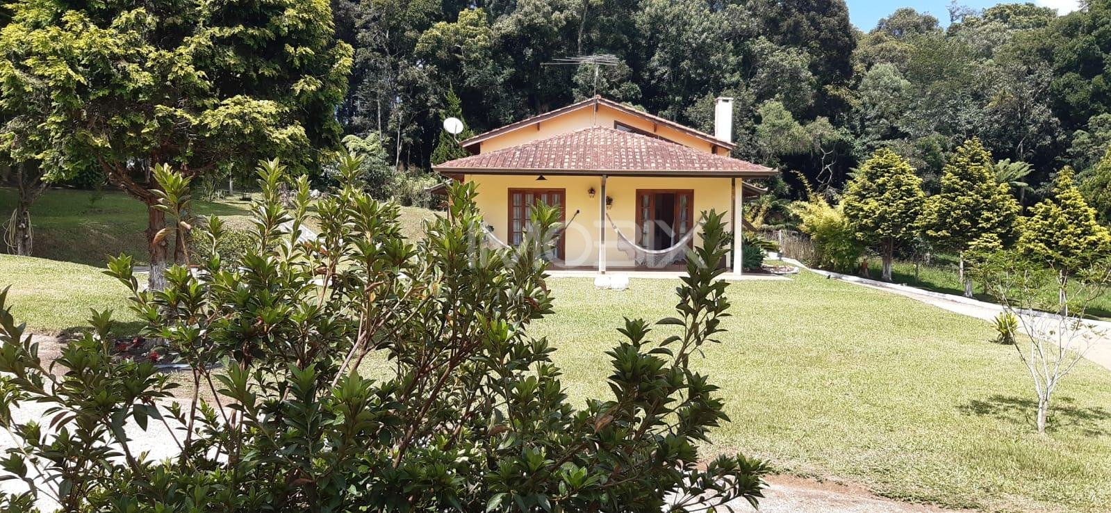 Chácara em condomínio com casa charmosa, estilo europeu com 10...