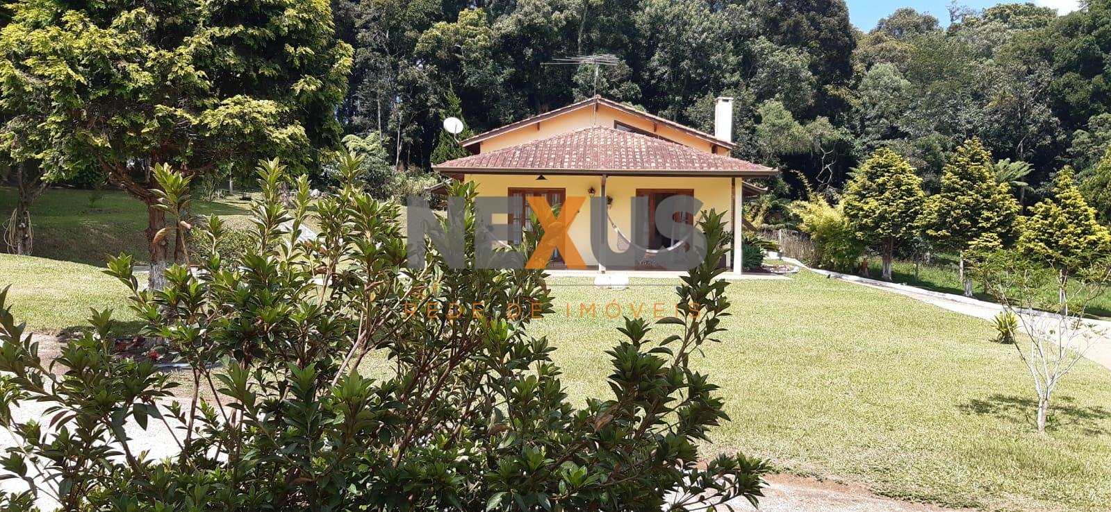 Chácara em condomínio com casa charmosa, estilo europeu com 10...