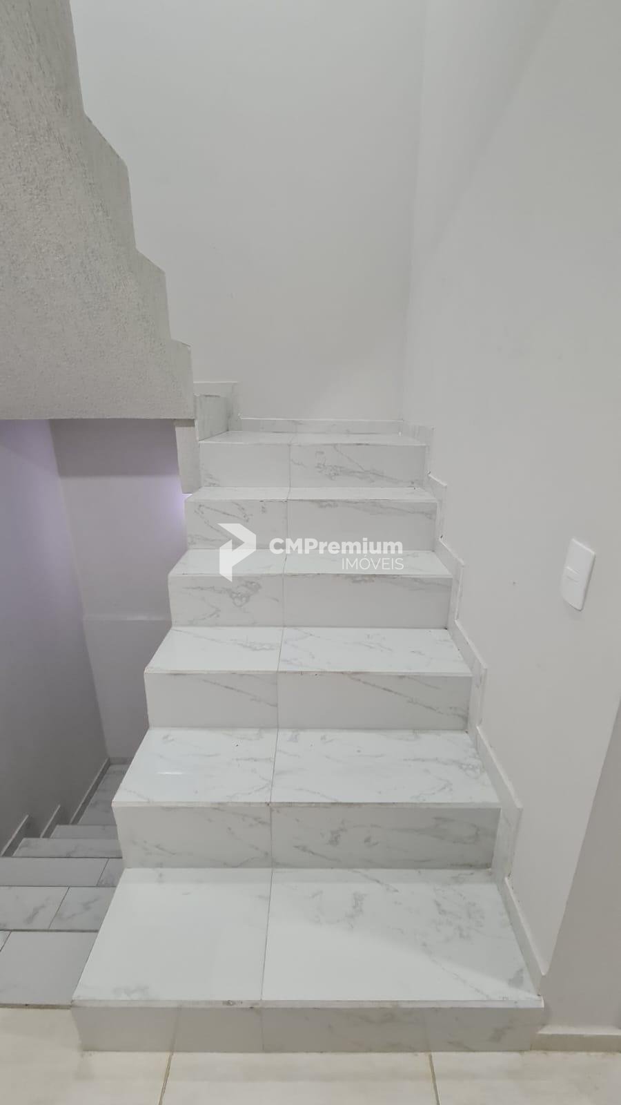 Sobrado Amplo no Condomínio Dona Hilda  6 Quartos, Churrasquei...