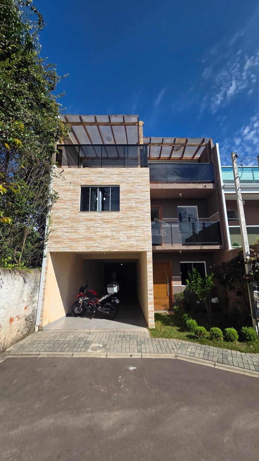 Sobrado Amplo no Condomínio Dona Hilda  6 Quartos, Churrasquei...