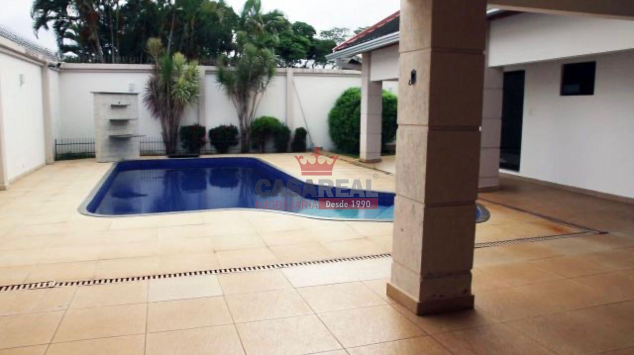 Sobrado de Alto Padrão com 5 Suítes e 704 m  ao Lado do Maringá Clube