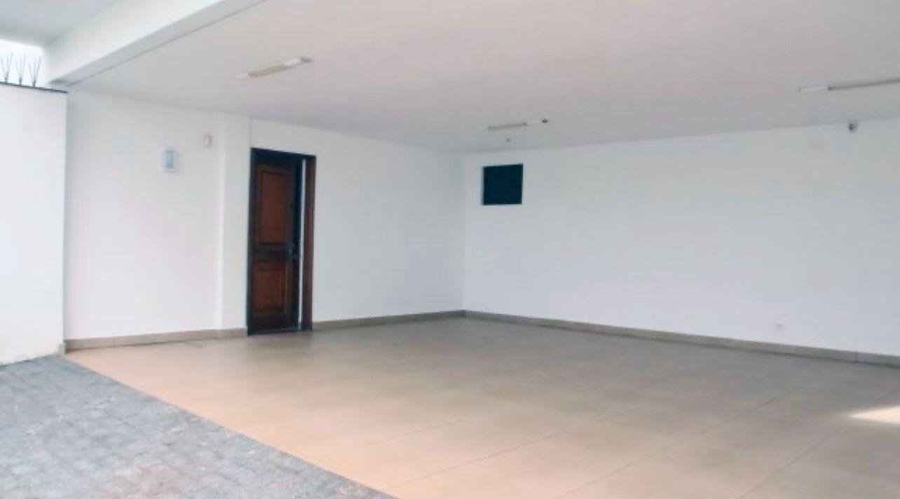 Sobrado de Alto Padrão com 5 Suítes e 704 m  ao Lado do Maring...