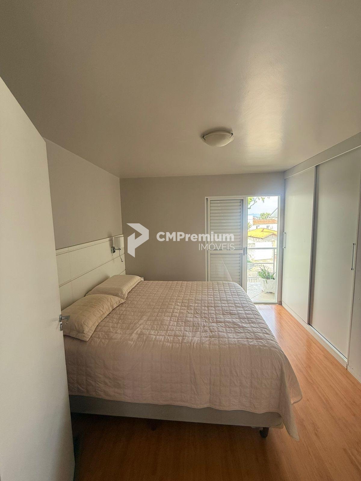 Casa ampla com 546 m  de terreno, 230 m  construídos, área gou...