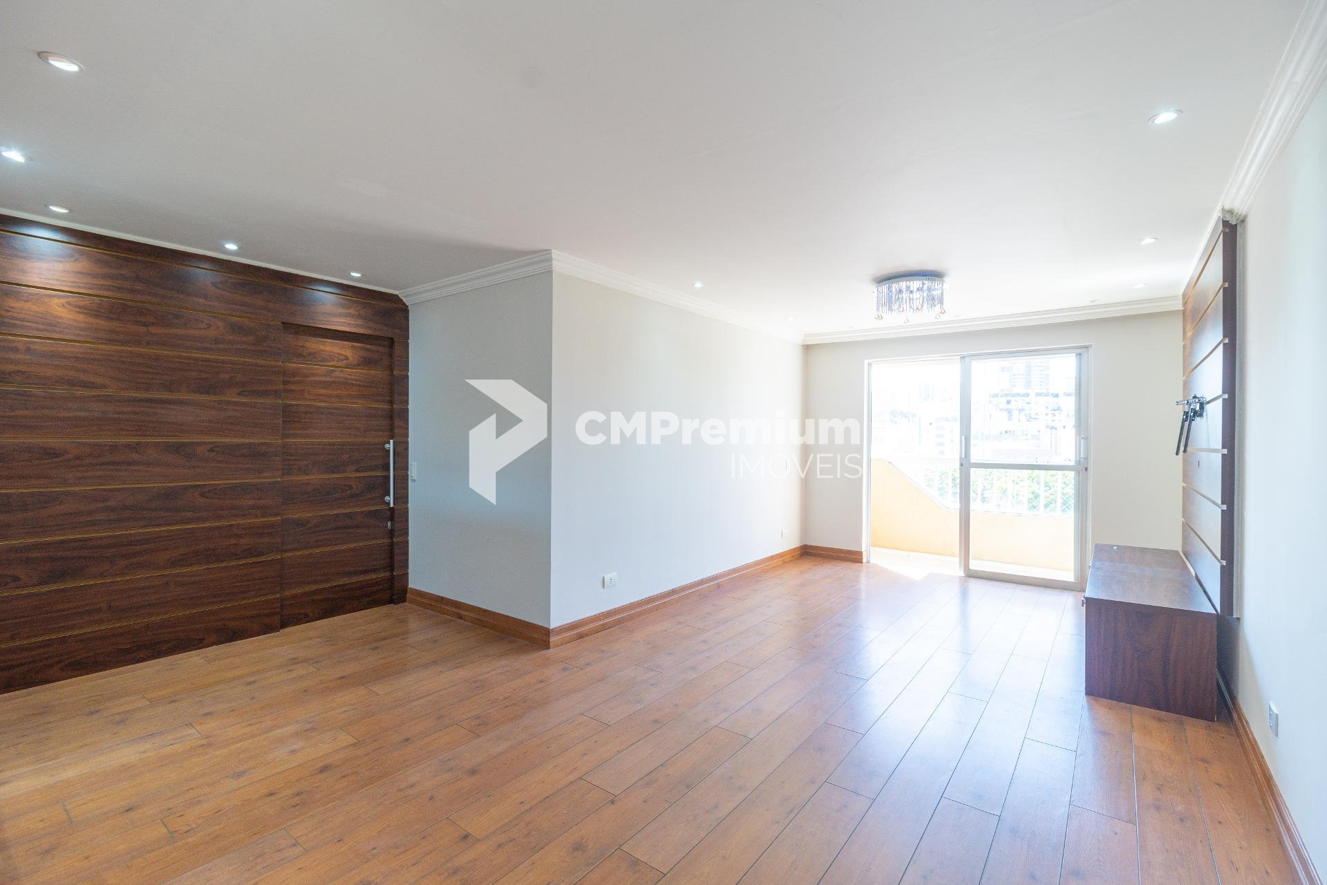 Apartamento de 100 m , ensolarado e desocupado no melhor do Ág...