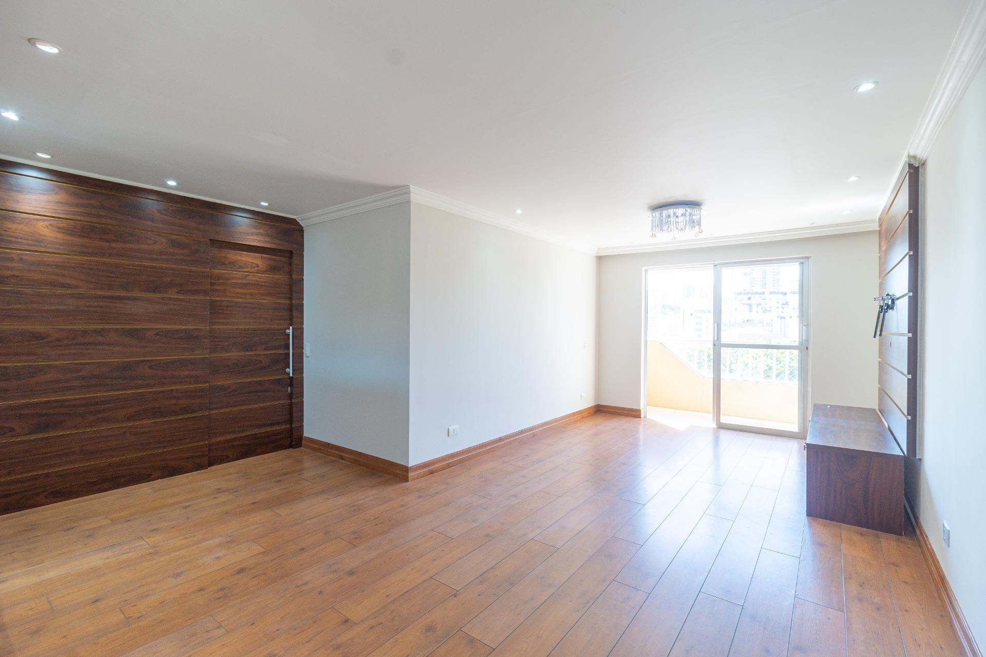 Apartamento de 100 m , ensolarado e desocupado no melhor do Ág...