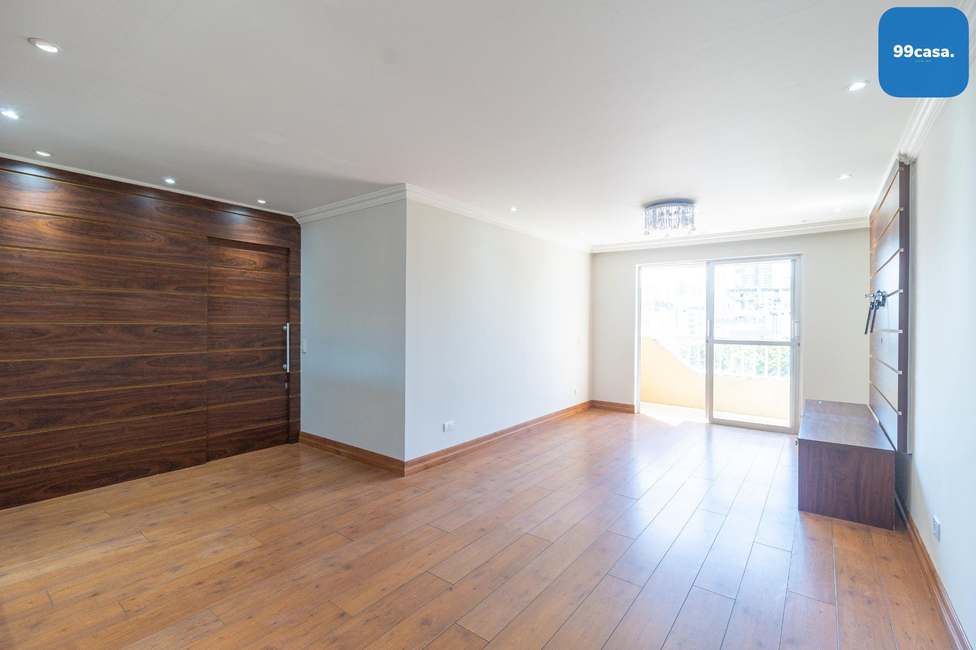 Apartamento de 100 m , ensolarado e desocupado no melhor do Ág...