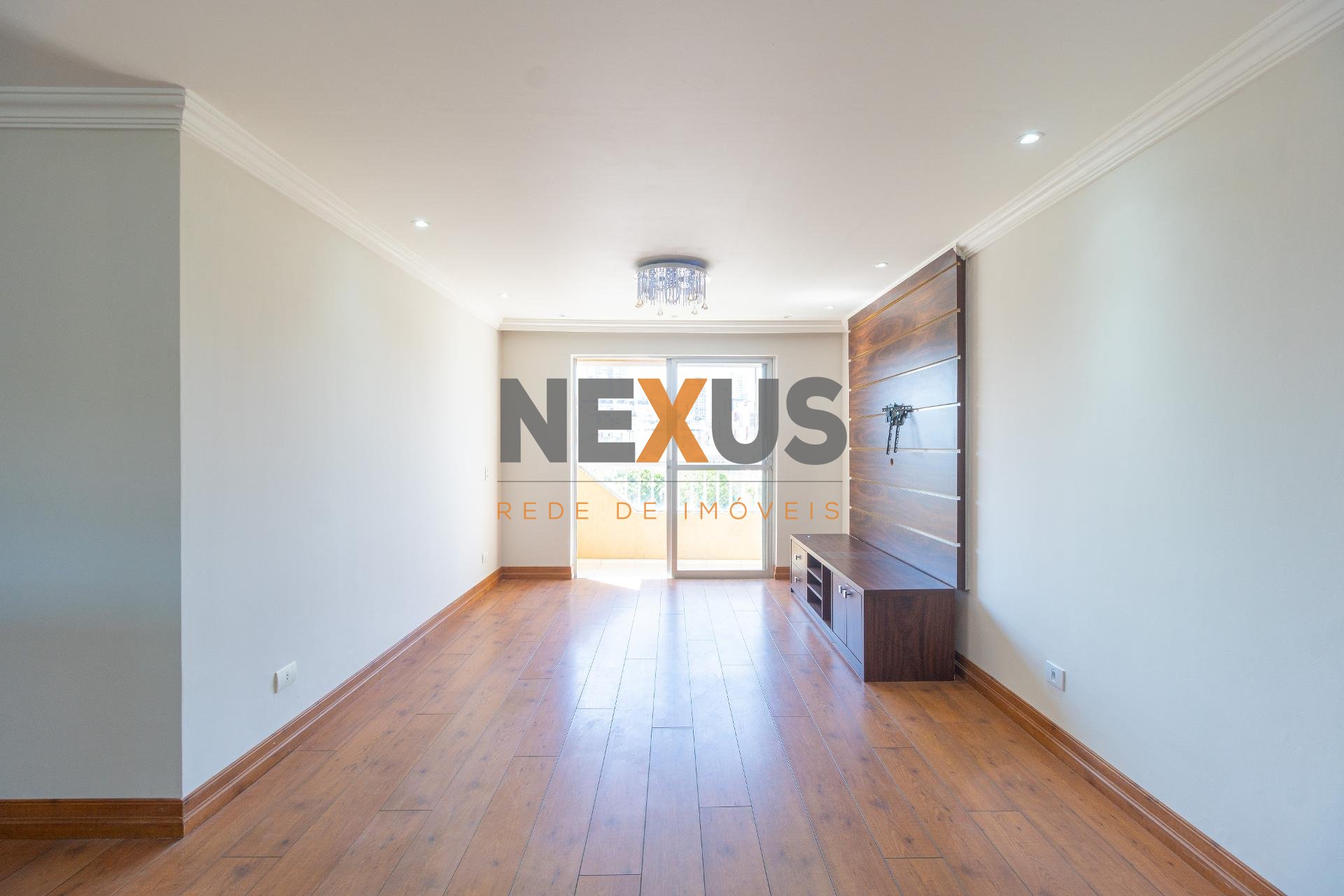 Apartamento de 100 m , ensolarado e desocupado no melhor do Ág...