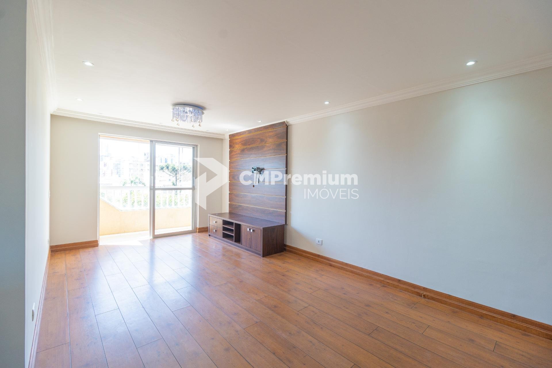 Apartamento de 100 m , ensolarado e desocupado no melhor do Ág...