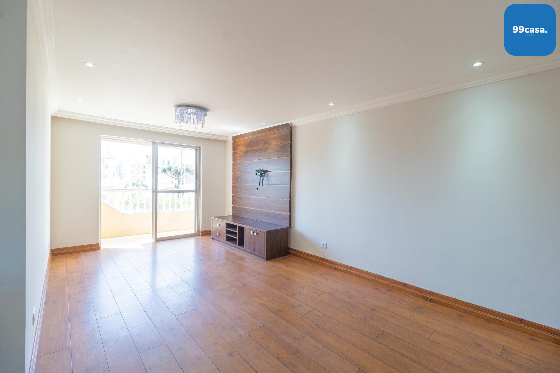 Apartamento de 100 m , ensolarado e desocupado no melhor do Ág...