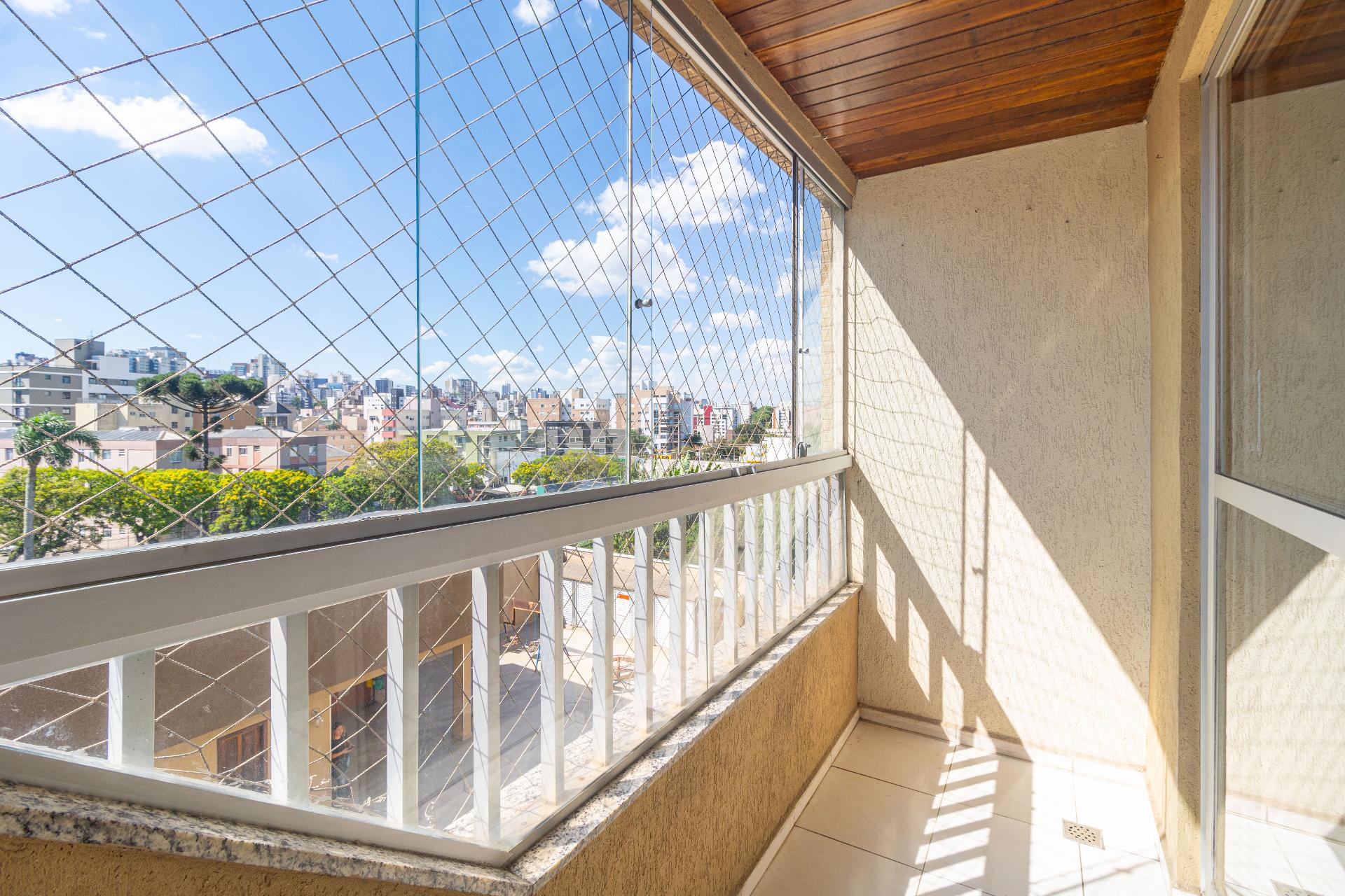 Apartamento de 100 m , ensolarado e desocupado no melhor do Ág...