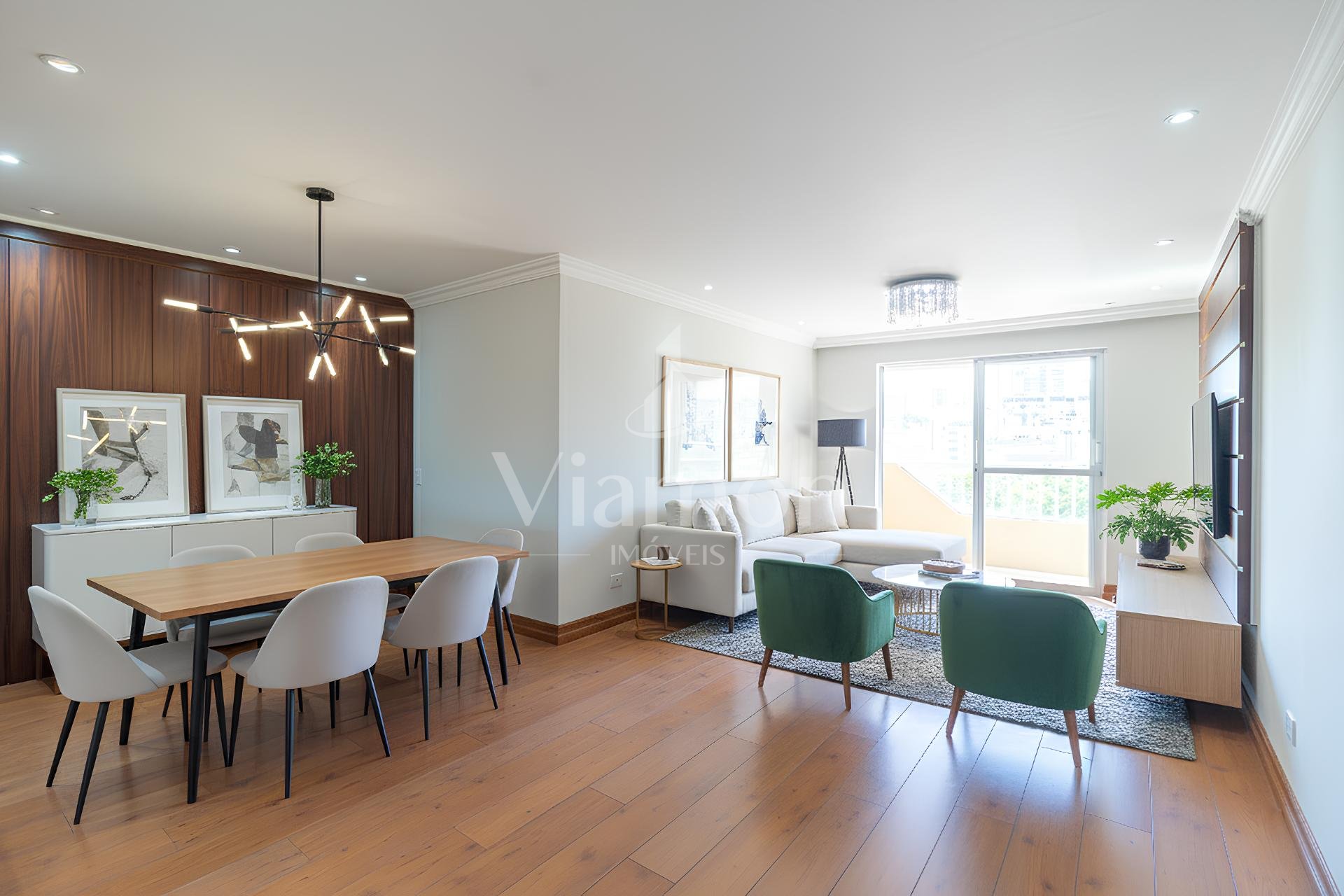 Apartamento de 100 m , ensolarado e desocupado no melhor do Ág...