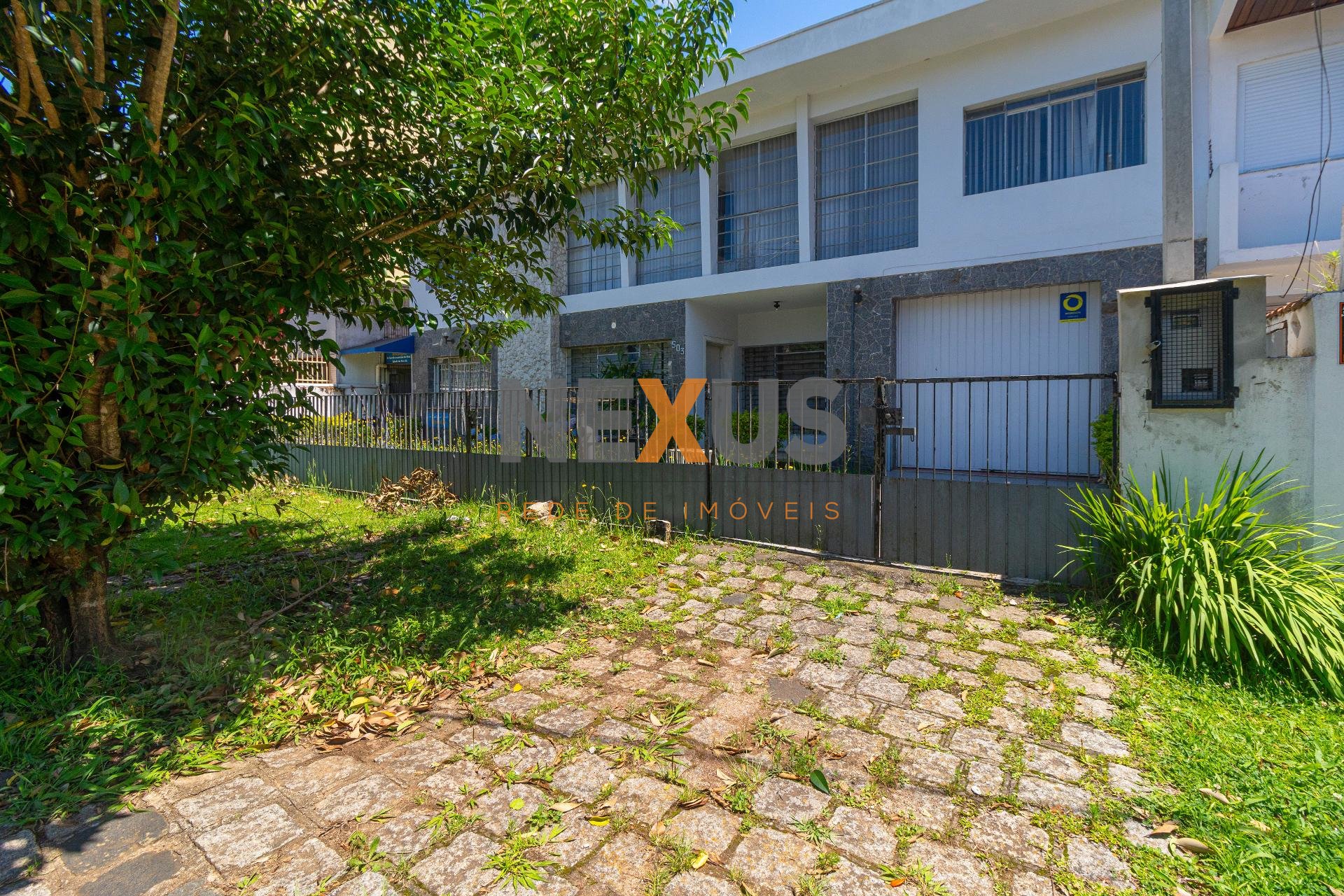 Casa ampla no Alto da XV 400m , 04 suítes, edícula com churra...