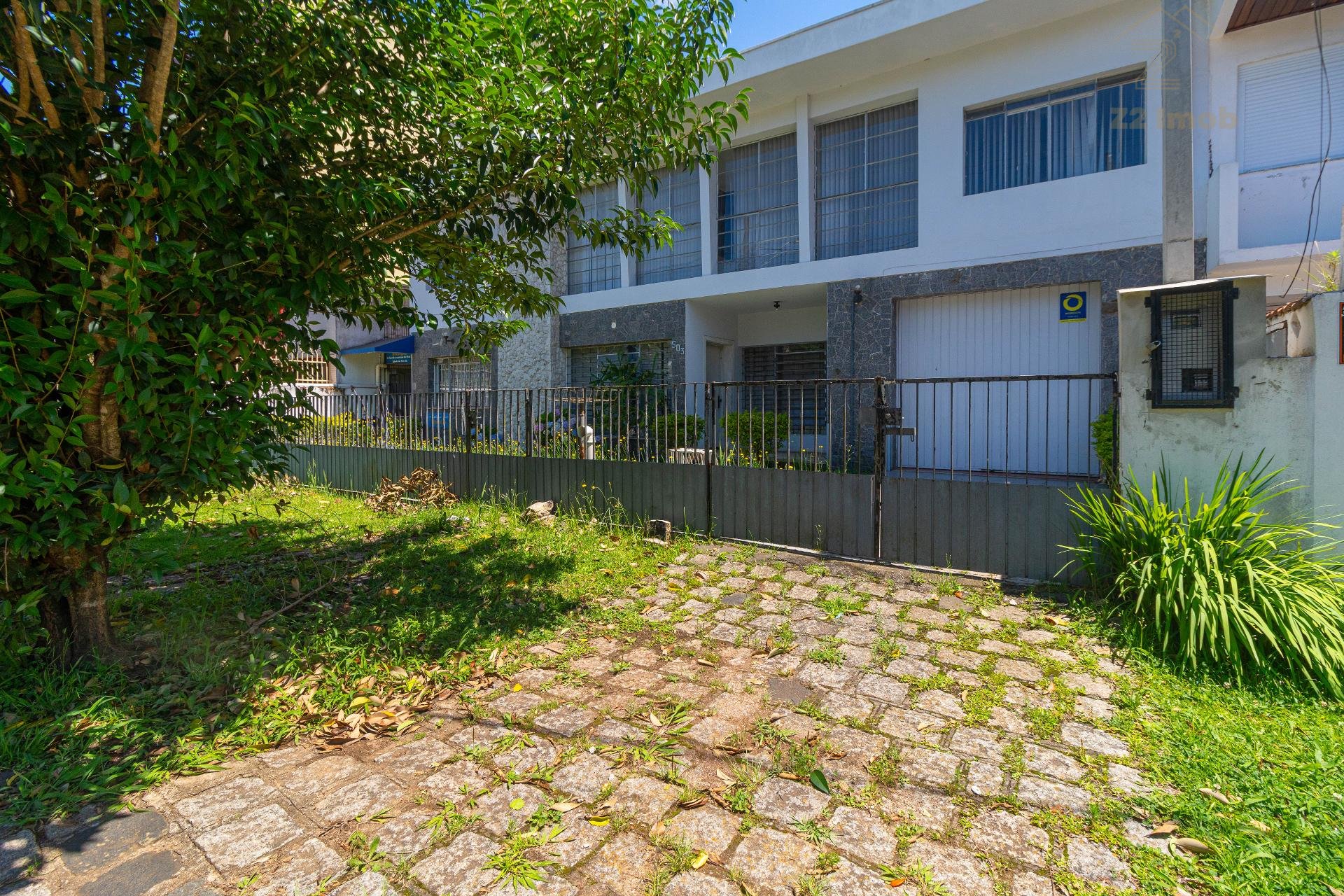 Casa ampla no Alto da XV  400m , 04 suítes, edícula com churra...