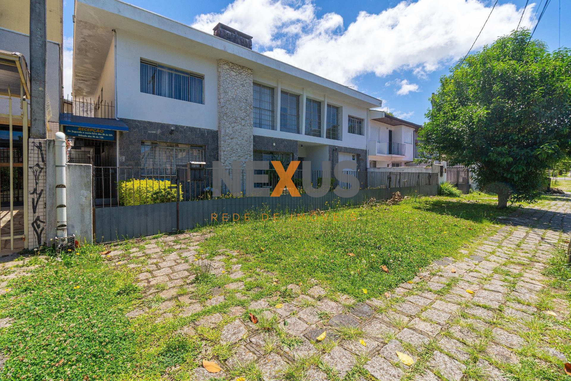 Casa ampla no Alto da XV 400m , 04 suítes, edícula com churra...