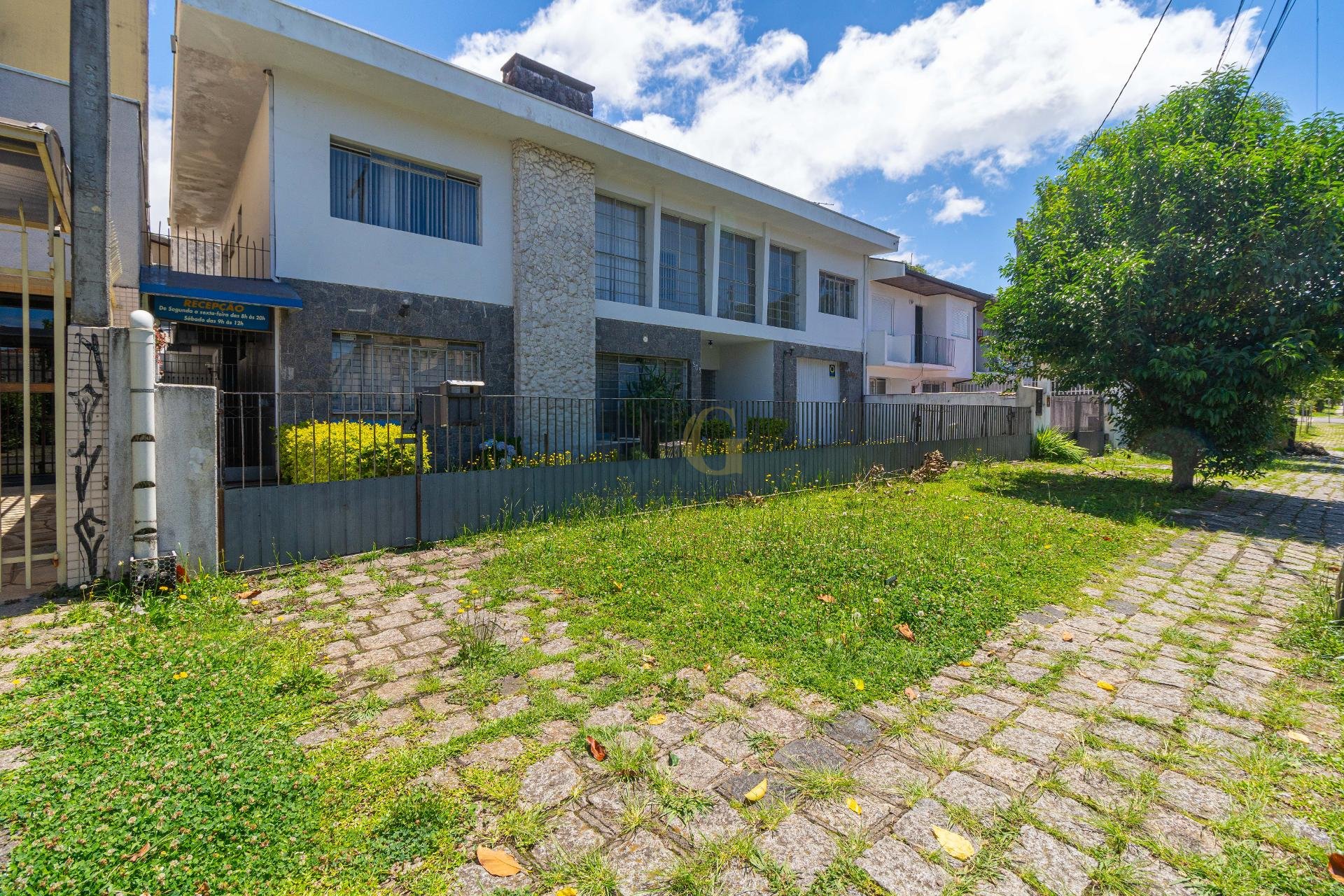 Casa ampla no Alto da XV  400m , 04 suítes, edícula com churra...