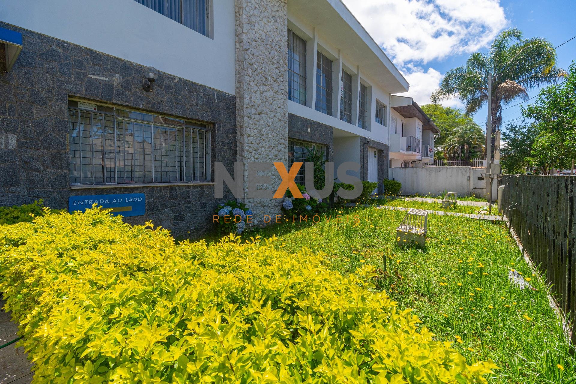 Casa ampla no Alto da XV 400m , 04 suítes, edícula com churra...