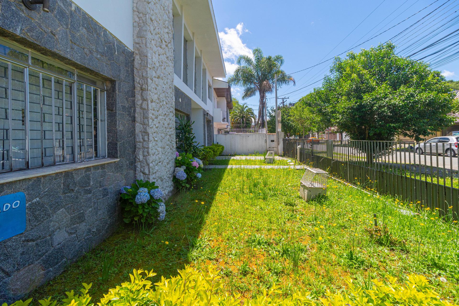 Casa ampla no Alto da XV  400m , 04 suítes, edícula com churra...