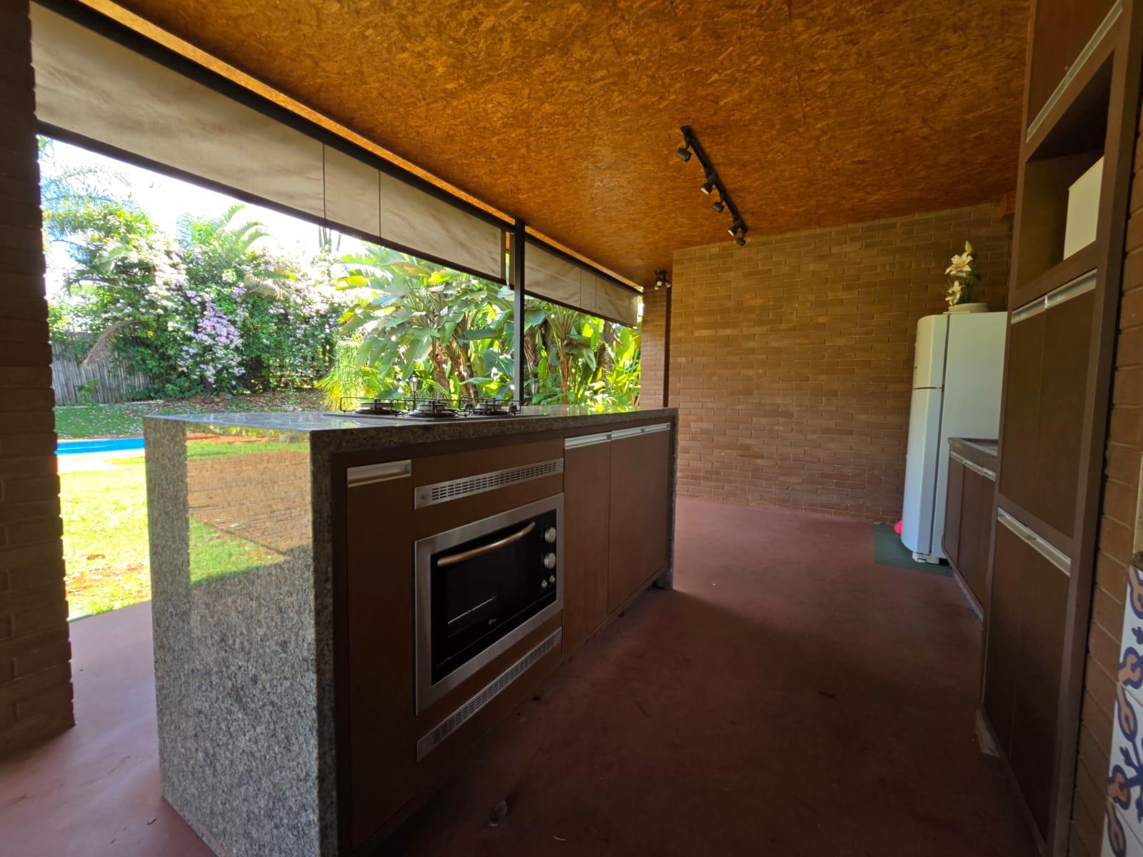 Chácara à Venda em condomínio fechado com piscina e portaria 2...