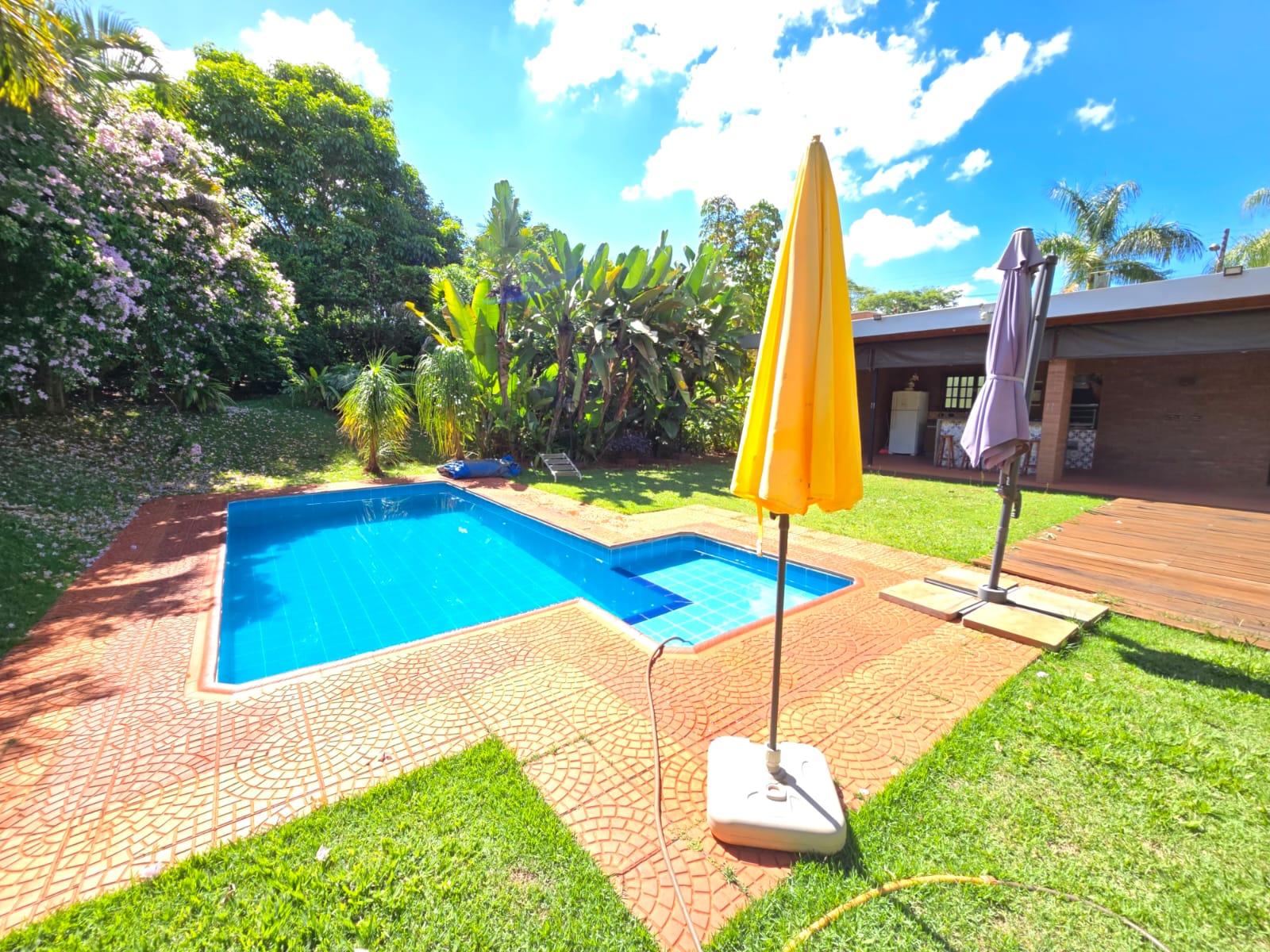 Sobrado 263m  | 3 Quartos, 1 Su?te e 5 Vagas | Condom?nio Fech...