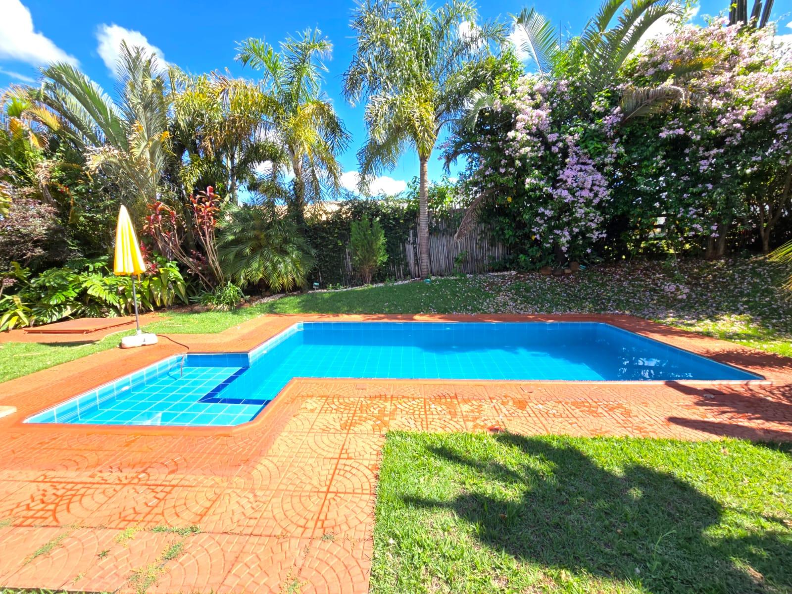 Chácara à Venda em condomínio fechado com piscina e portaria 2...